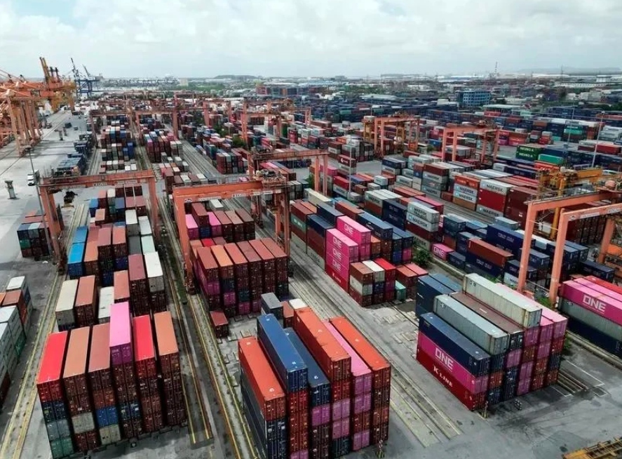 Foreign ships "overtake" domestic ships at Vietnam's seaports